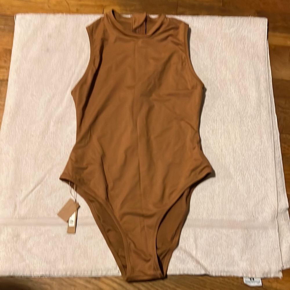 SKIMS SWIM SLEEVELESS ONE PIECE.